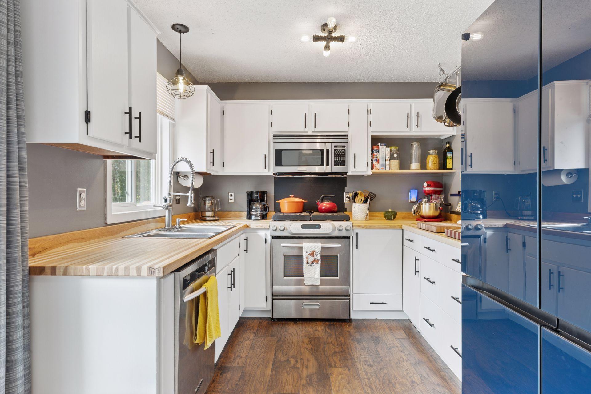 10170 Tamarack Street NW