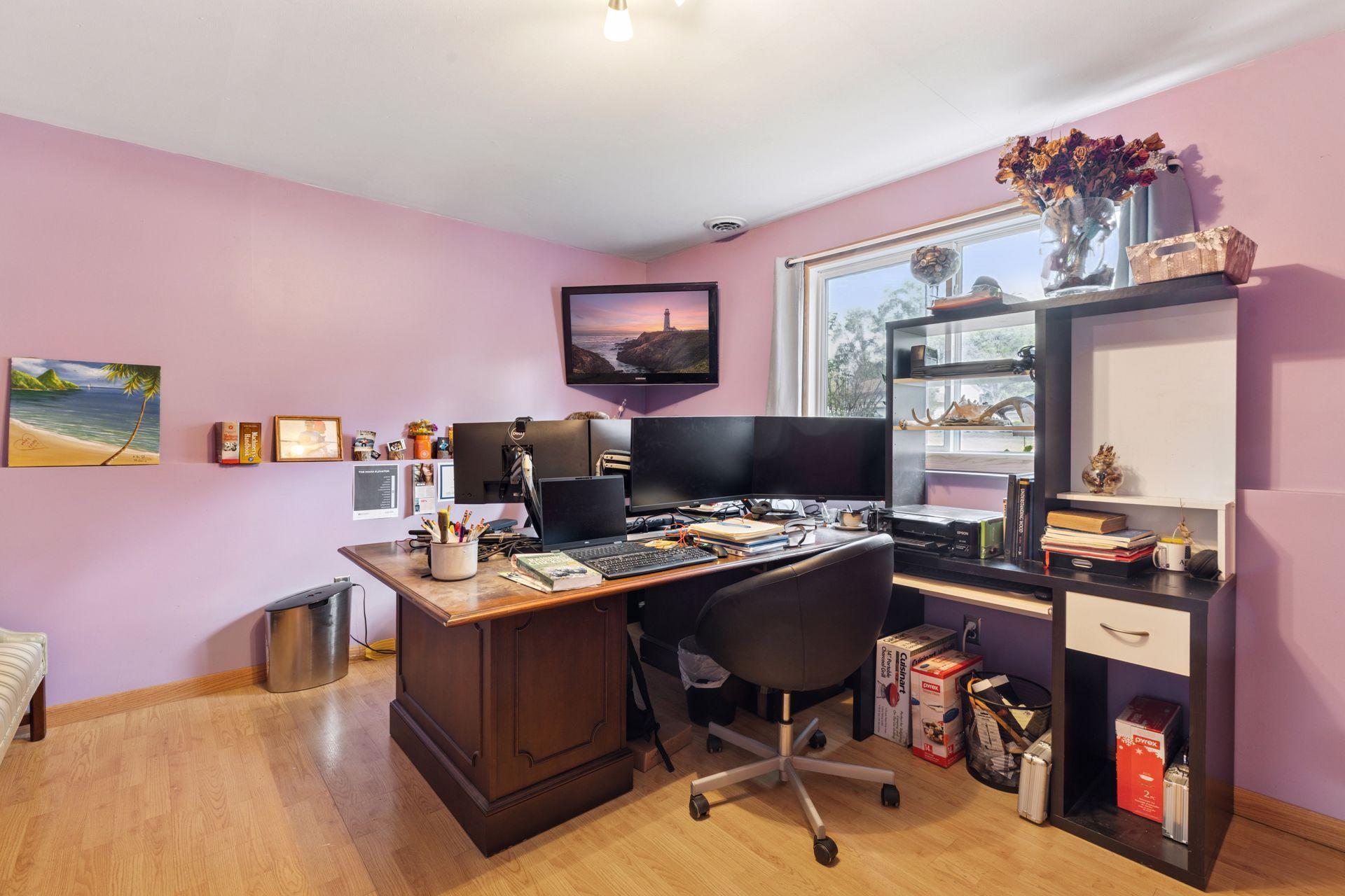 10170 Tamarack Street NW