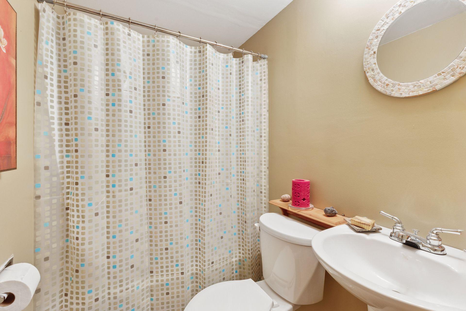 10170 Tamarack Street NW