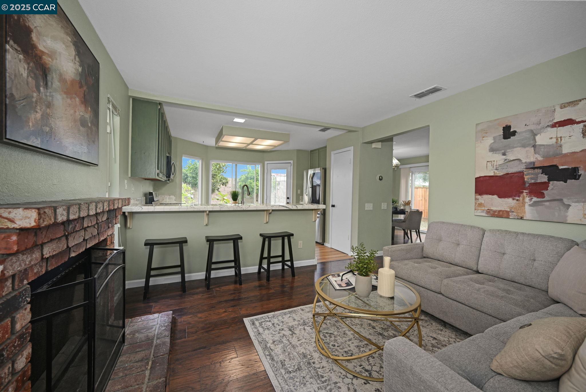 570 Mockingbird Ln