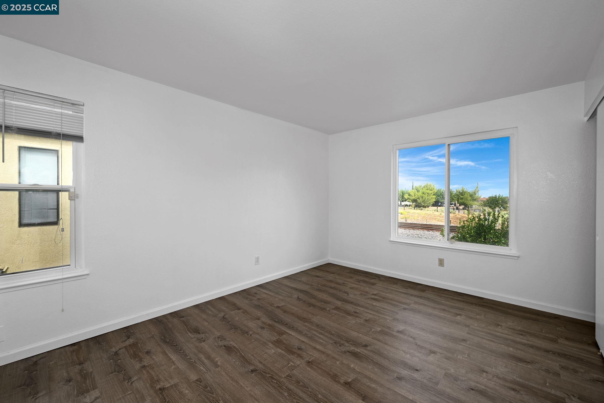 570 Mockingbird Ln