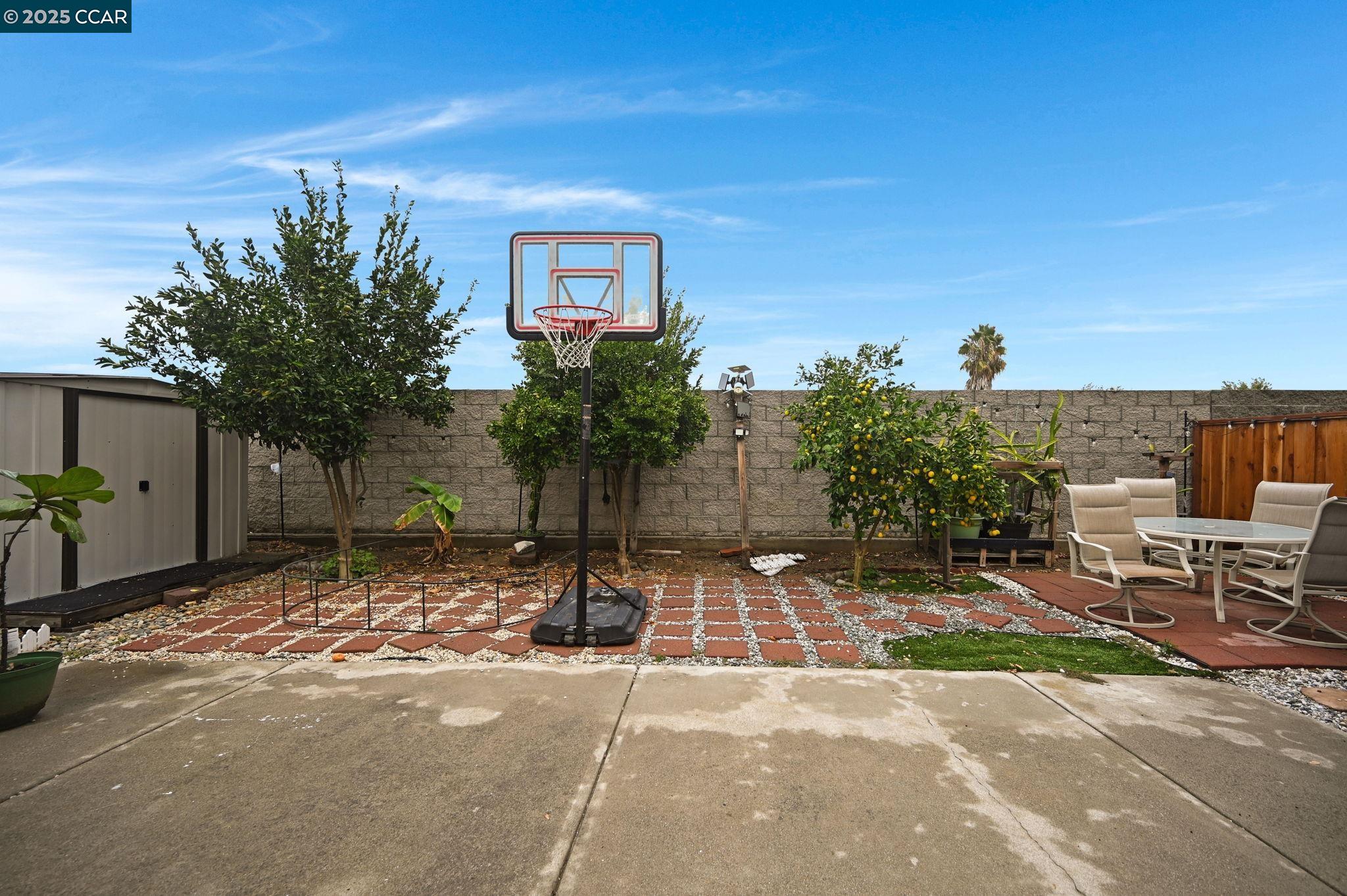 570 Mockingbird Ln