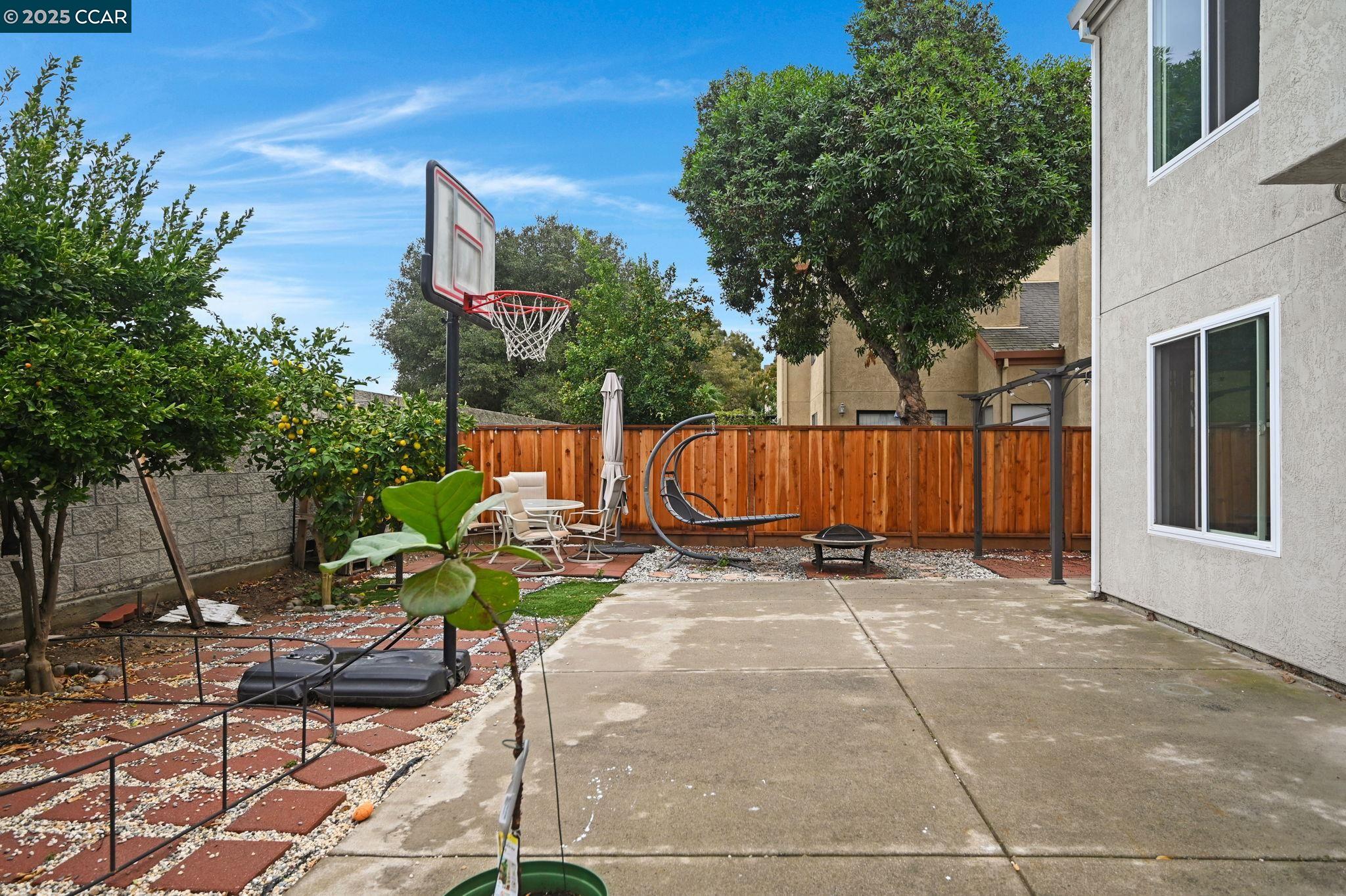570 Mockingbird Ln