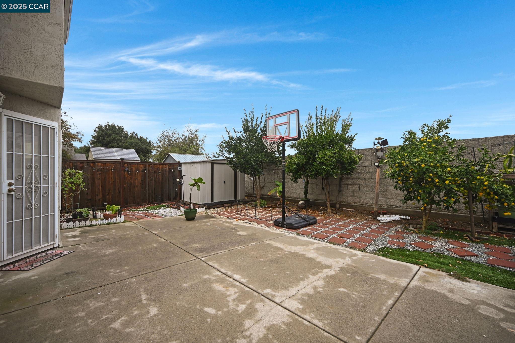 570 Mockingbird Ln