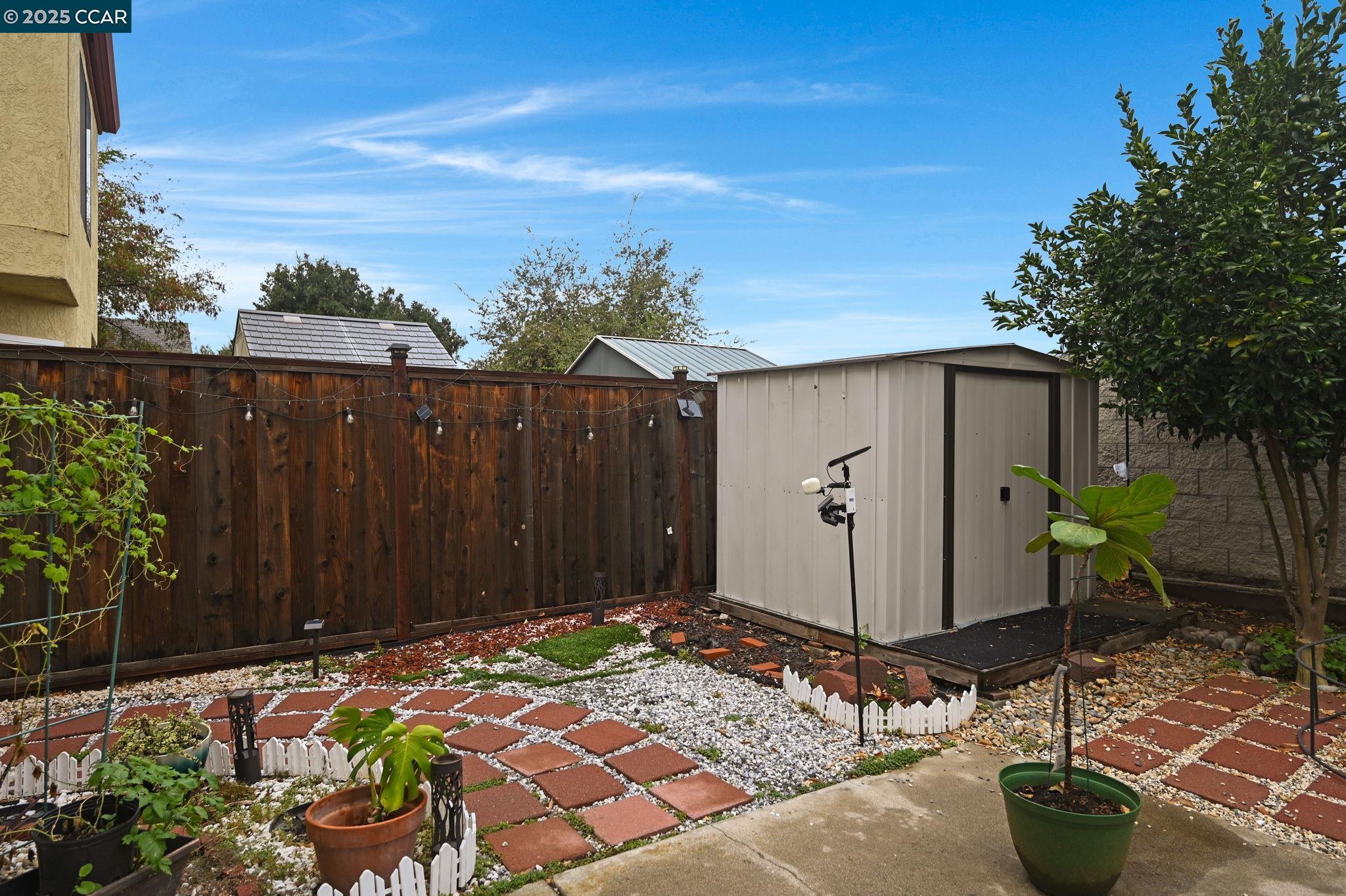 570 Mockingbird Ln