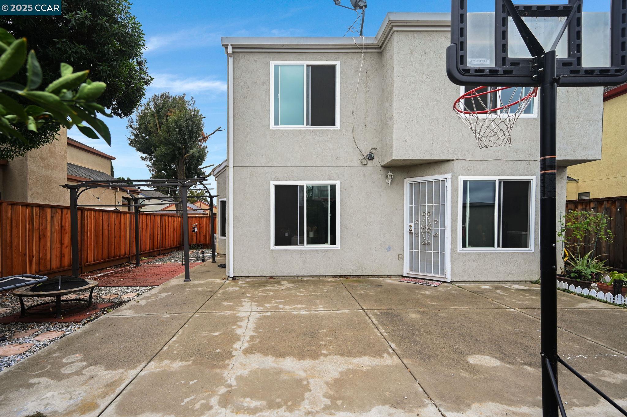 570 Mockingbird Ln