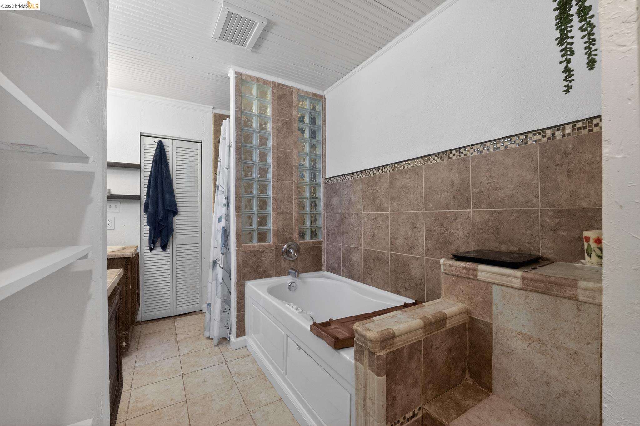 3320 Streamwood Ct