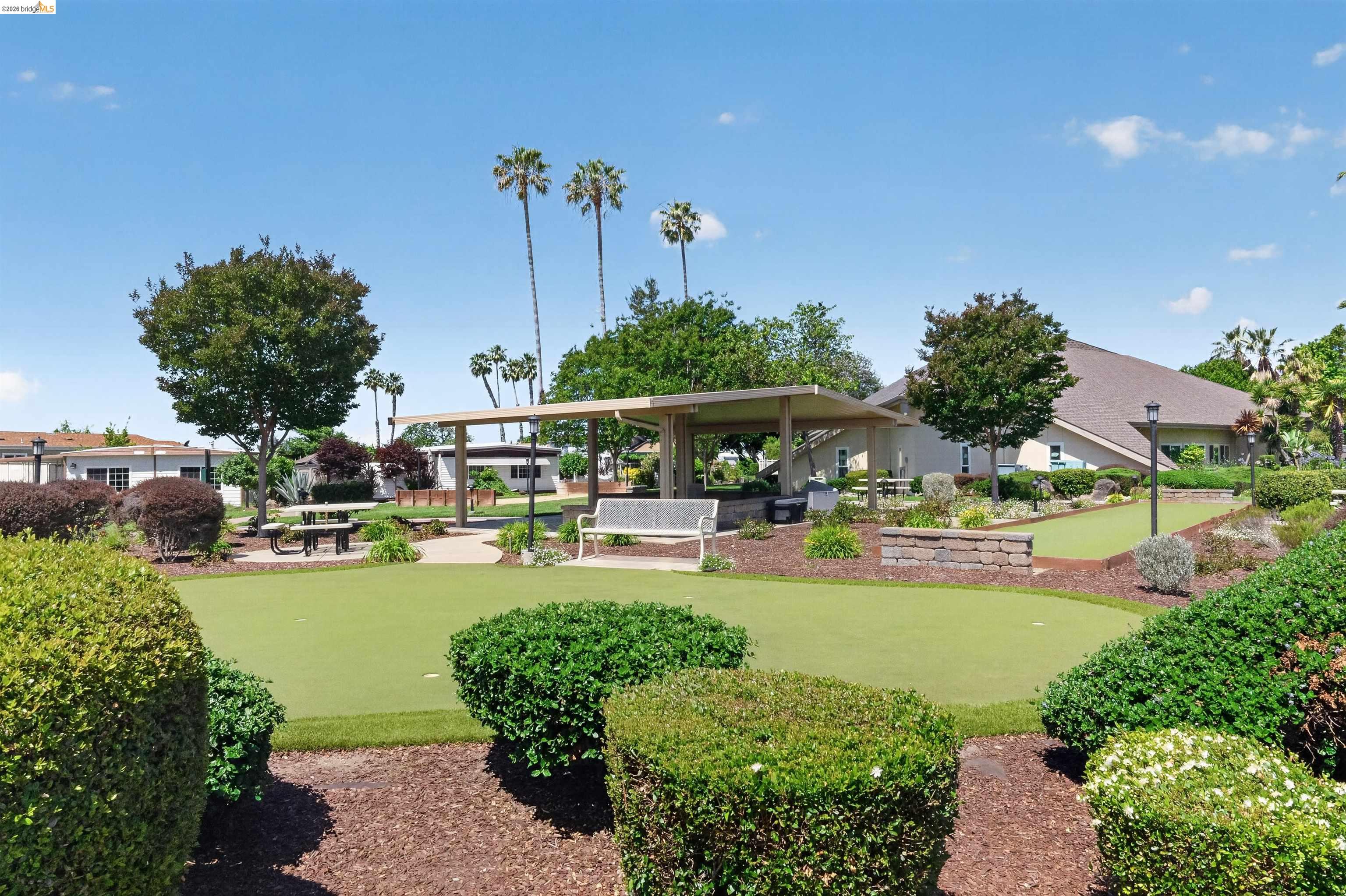 108 Palm Dr