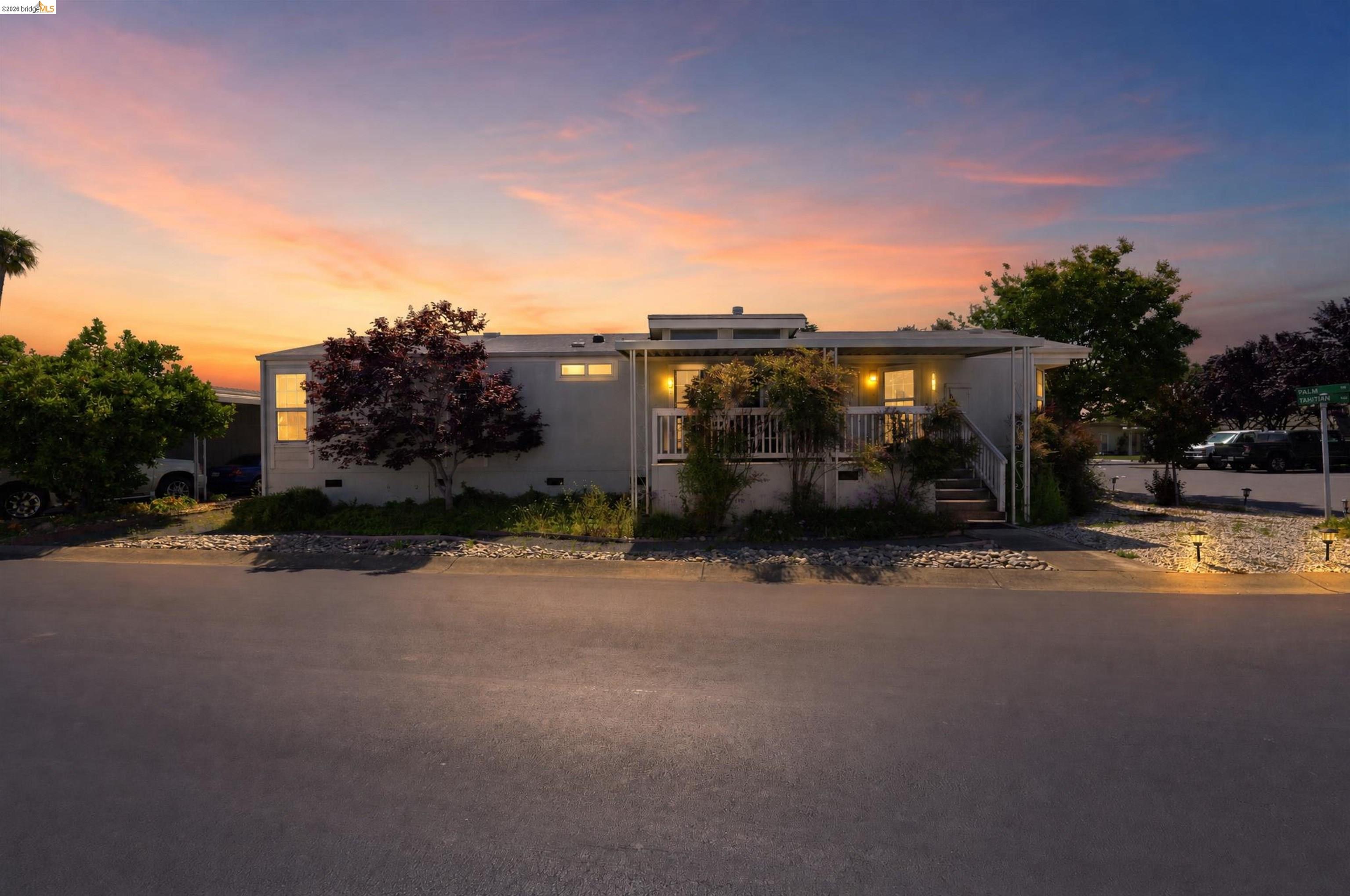 108 Palm Dr