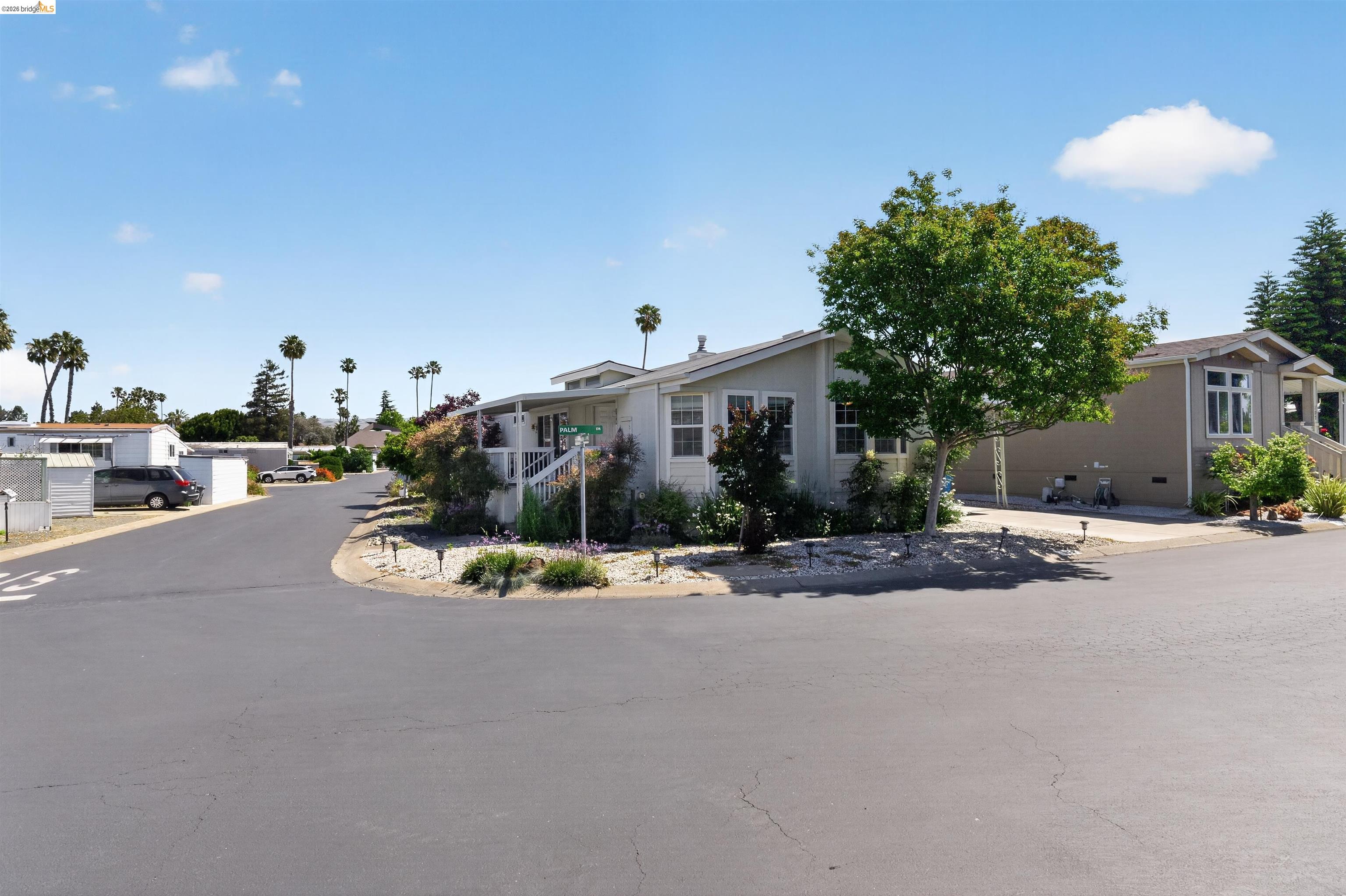 108 Palm Dr