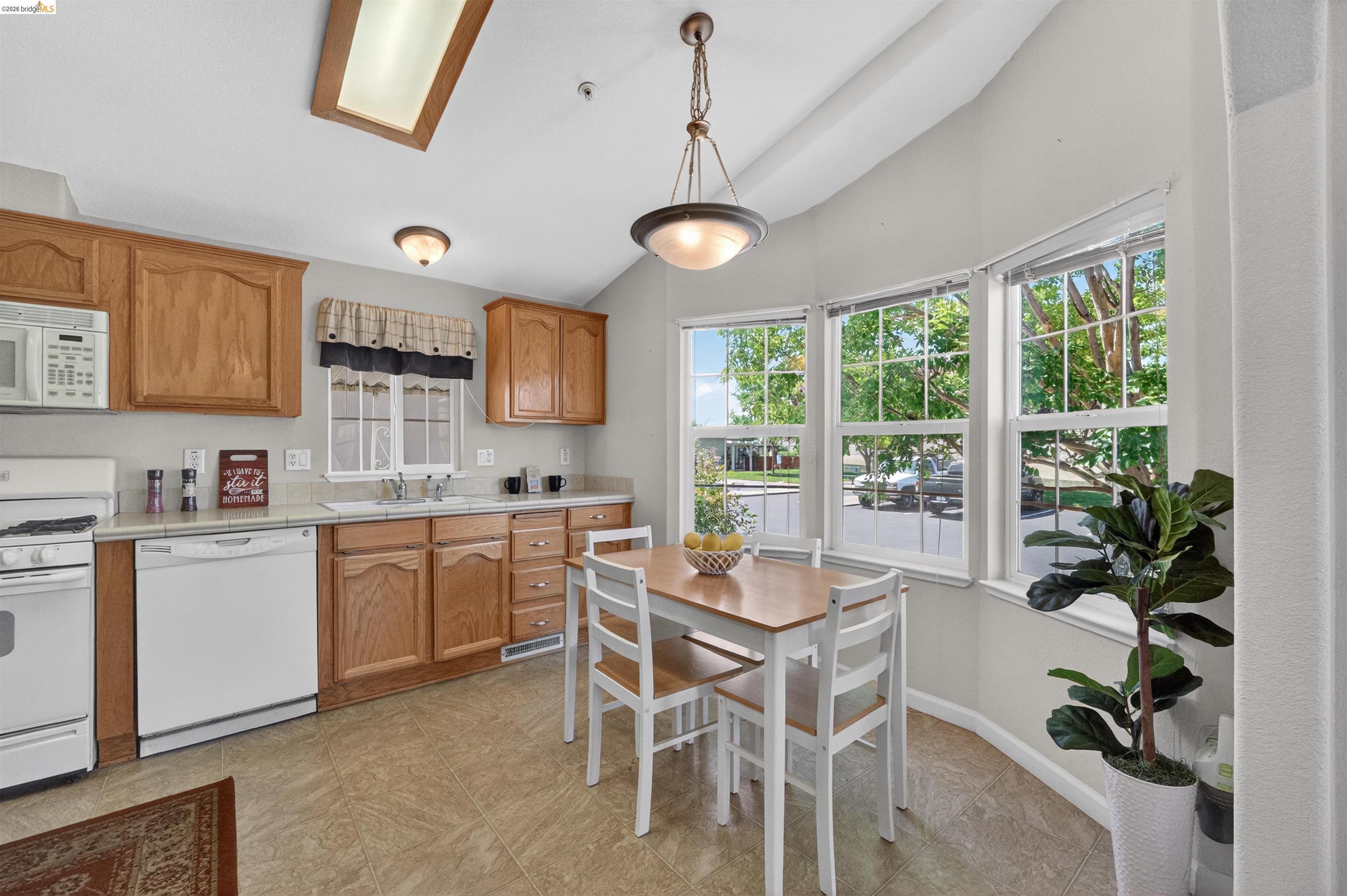 108 Palm Dr