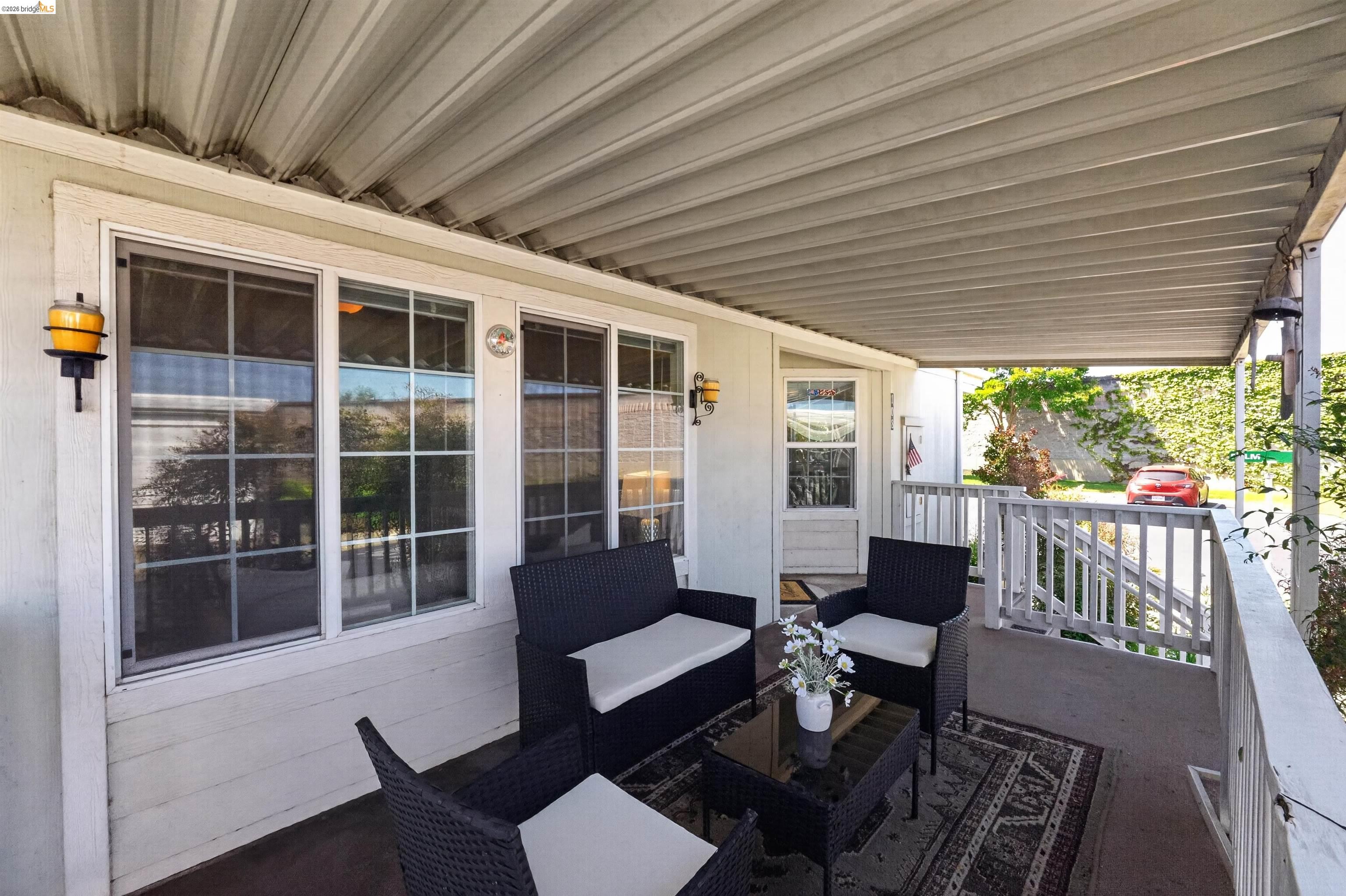 108 Palm Dr