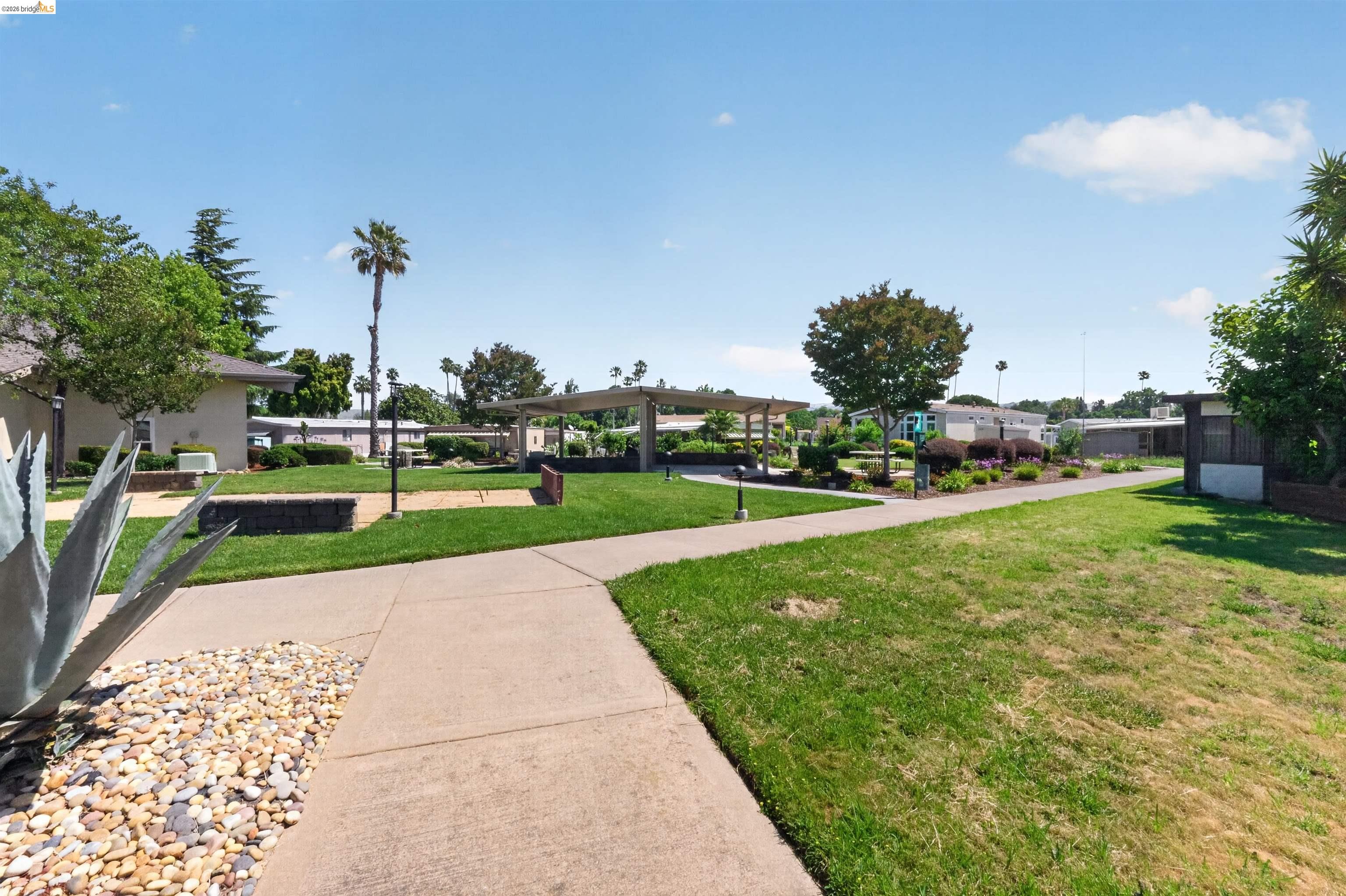 108 Palm Dr