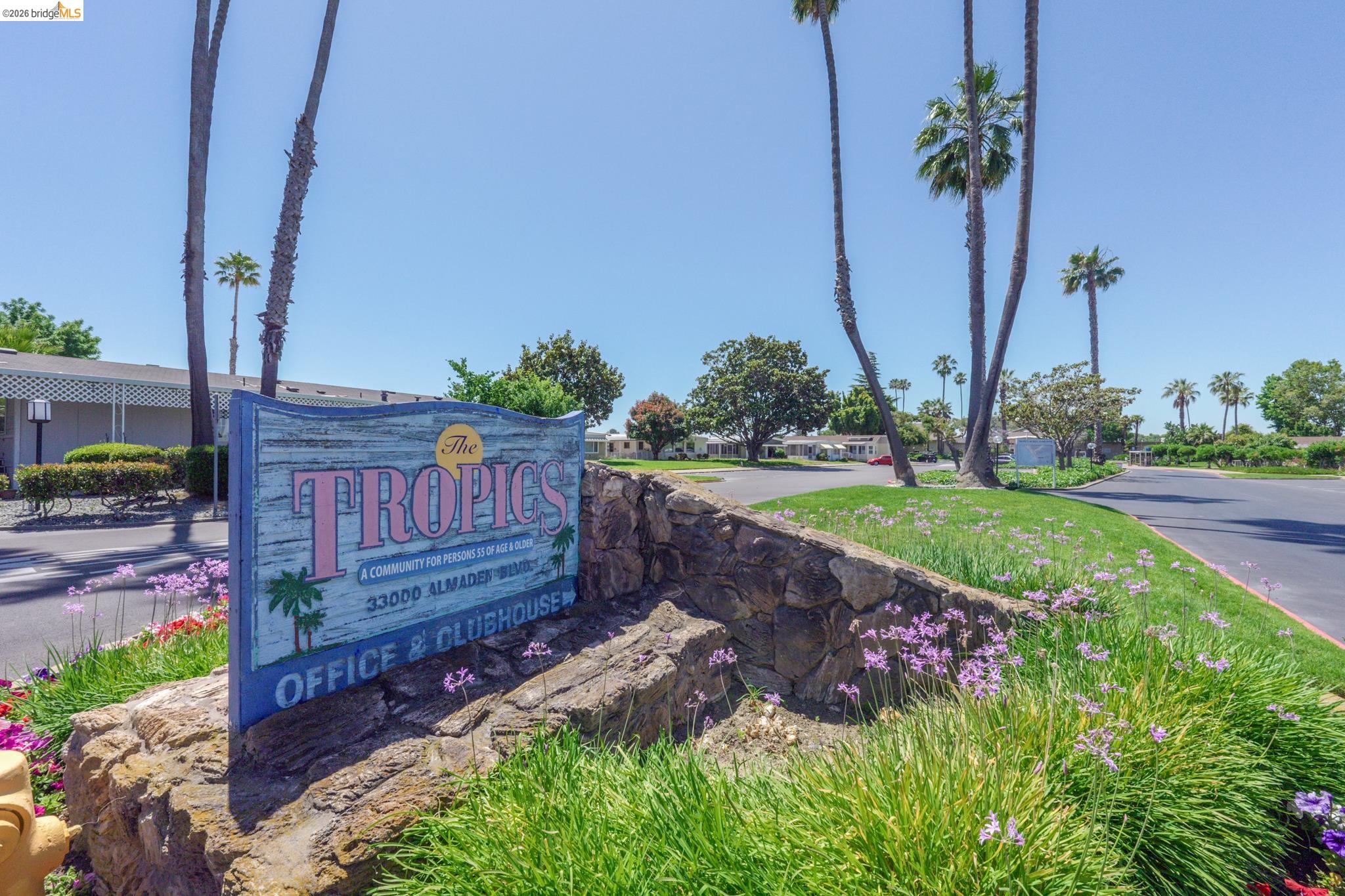 108 Palm Dr