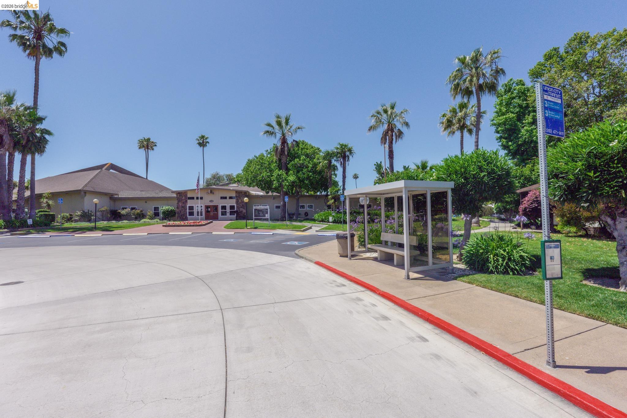 108 Palm Dr