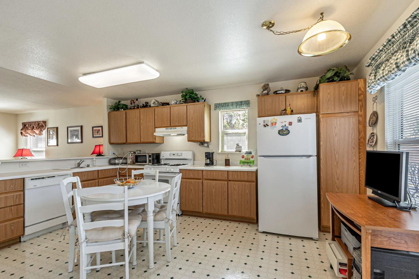 2045 East San Antonio Street