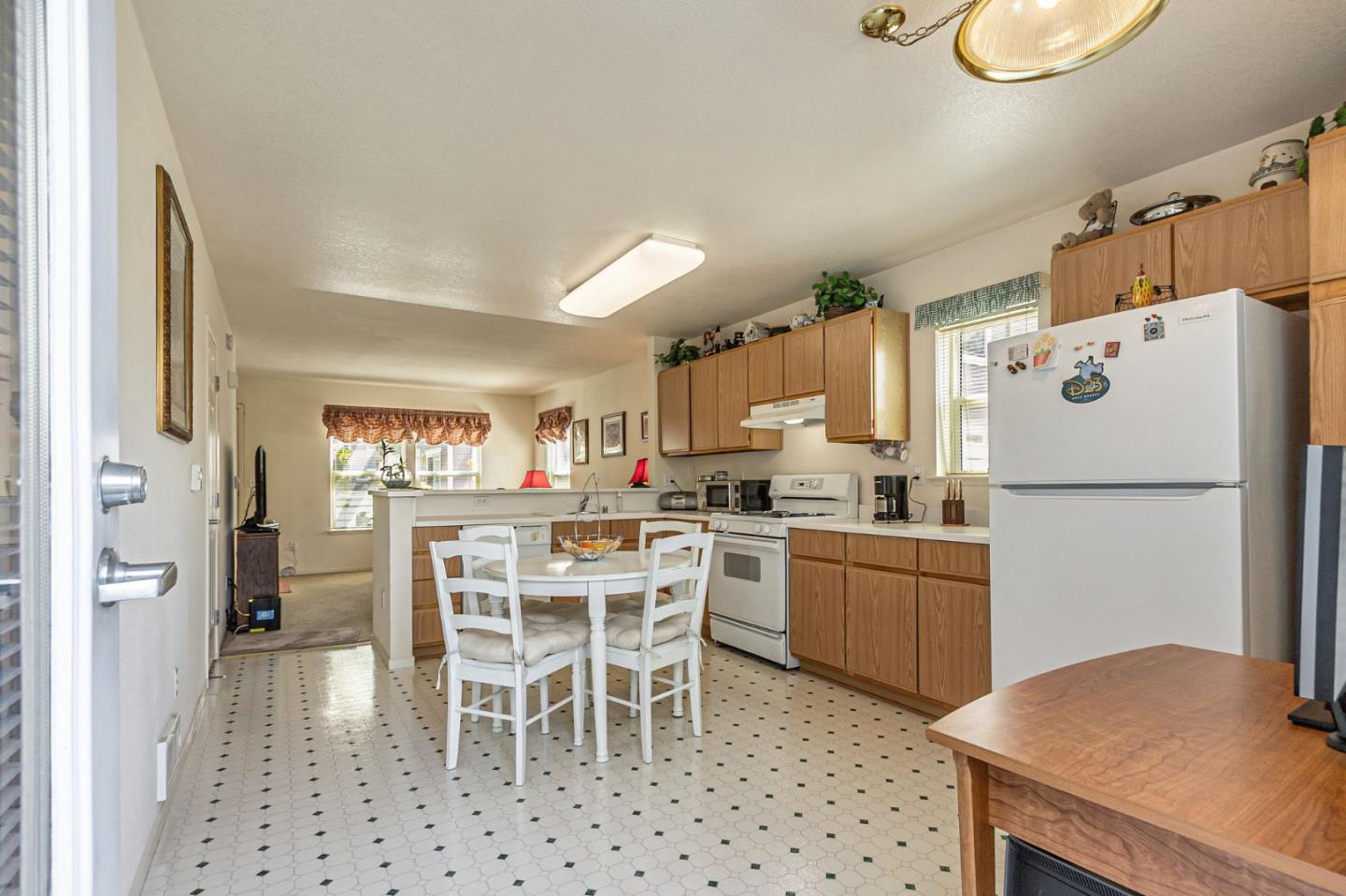 2045 East San Antonio Street