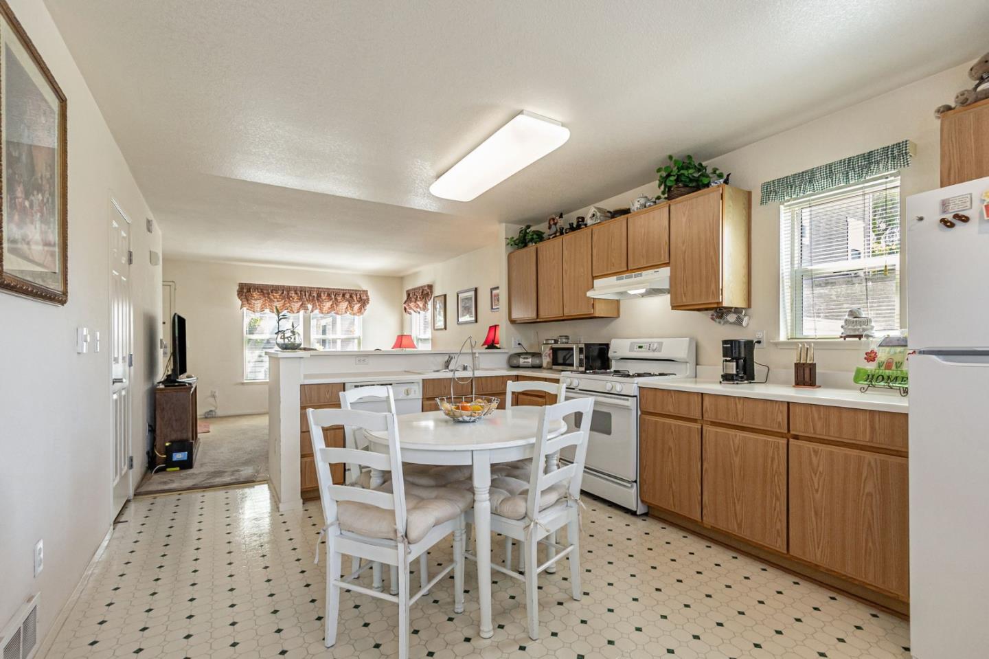 2045 East San Antonio Street