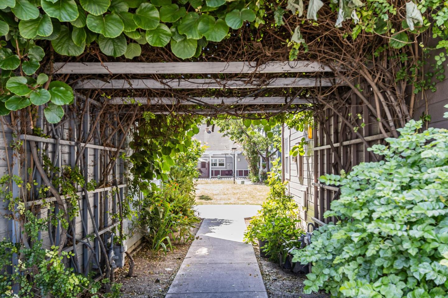 2045 East San Antonio Street