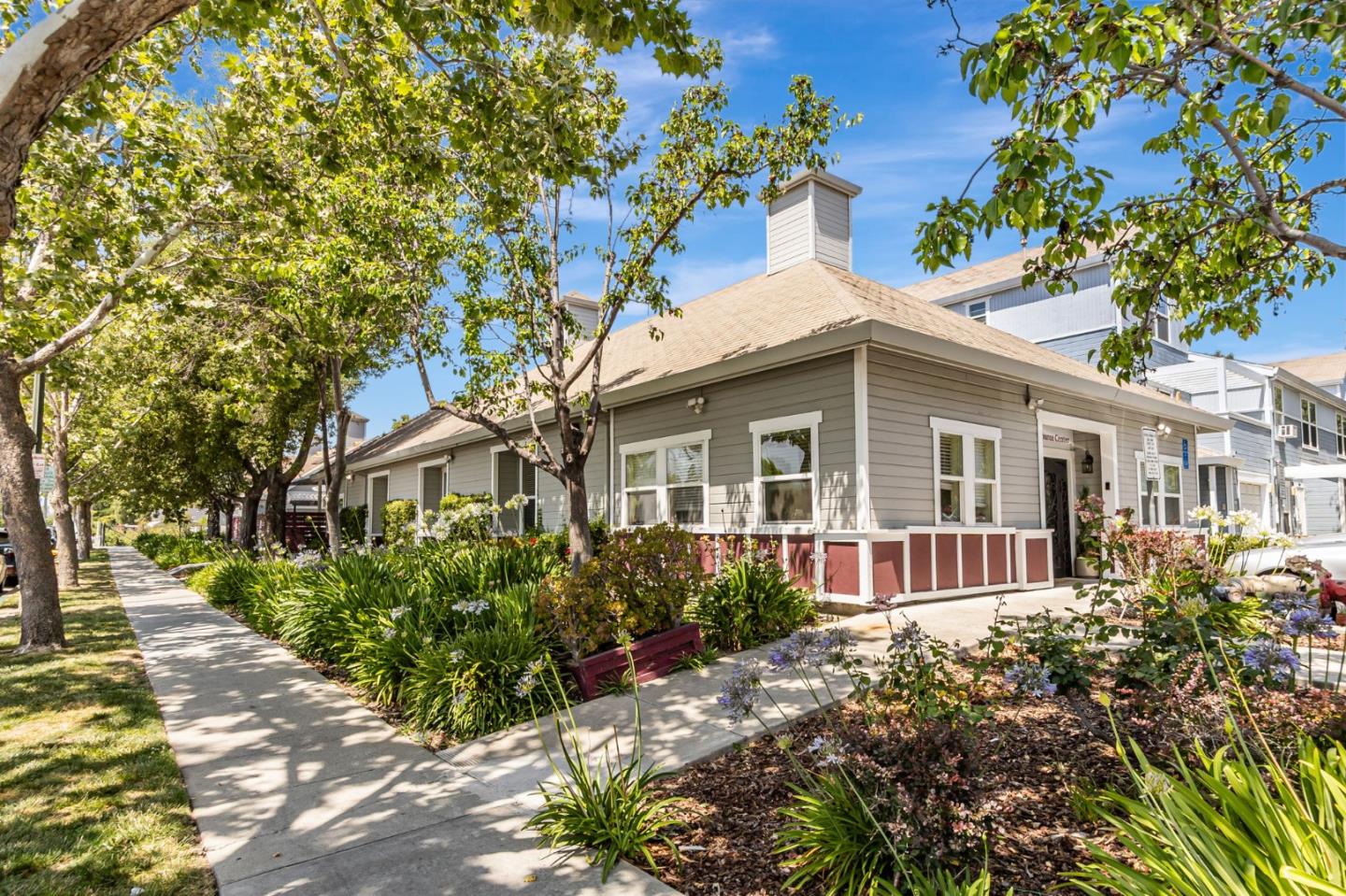 2045 East San Antonio Street