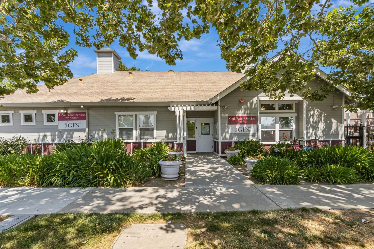 2045 East San Antonio Street