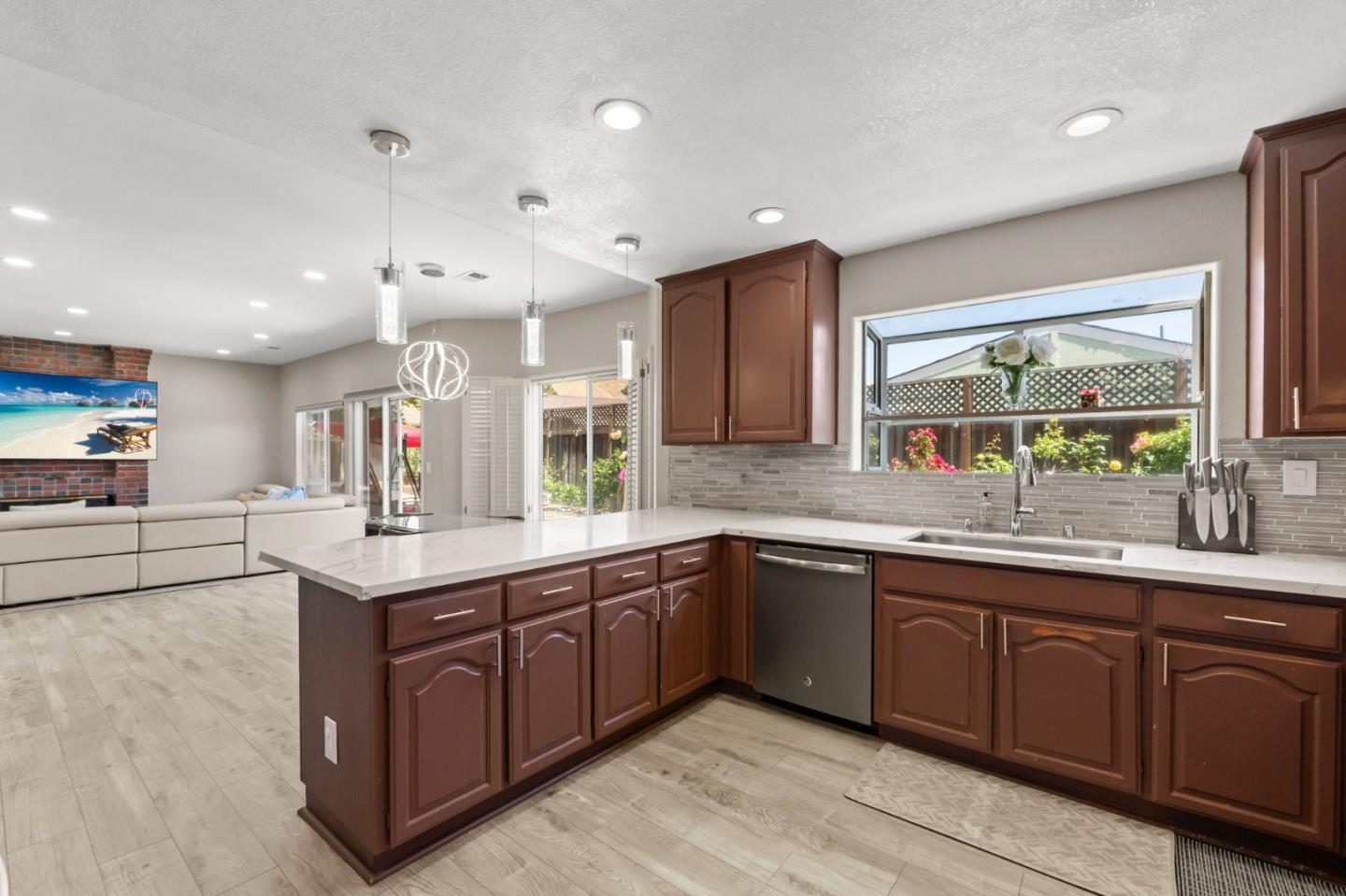 38173 Canyon Oaks Court