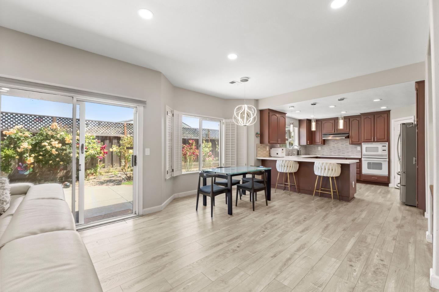 38173 Canyon Oaks Court