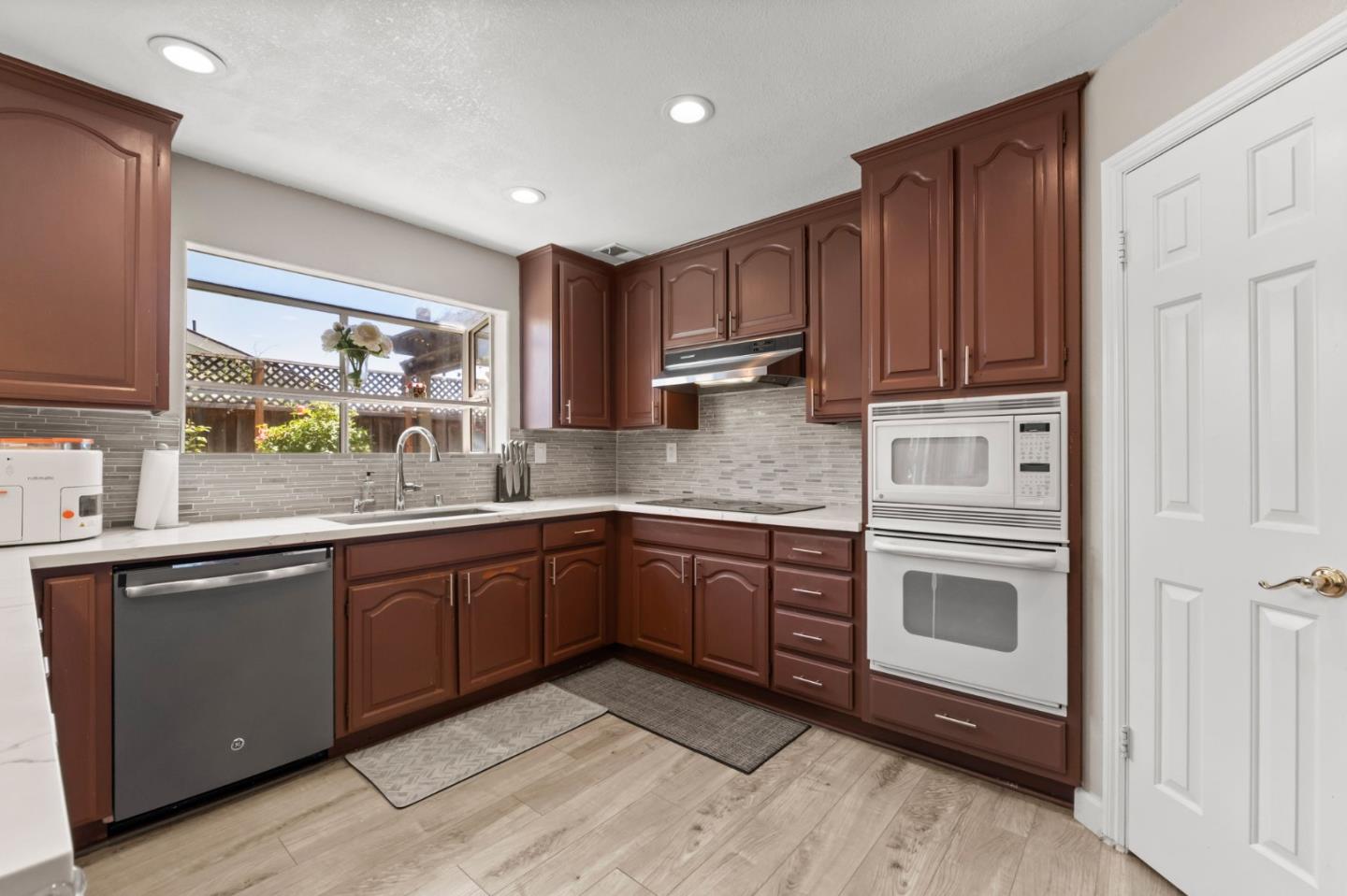 38173 Canyon Oaks Court