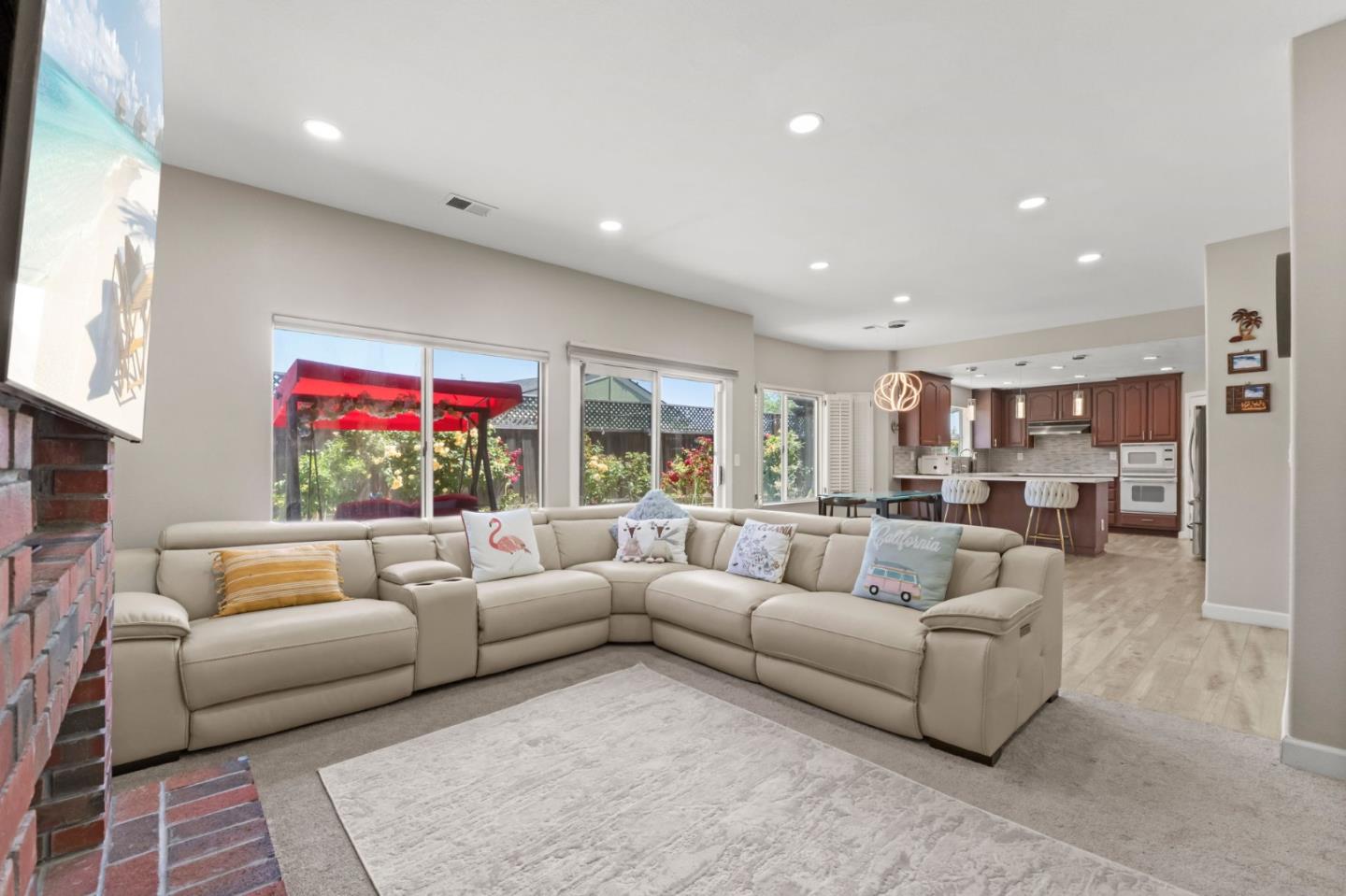 38173 Canyon Oaks Court