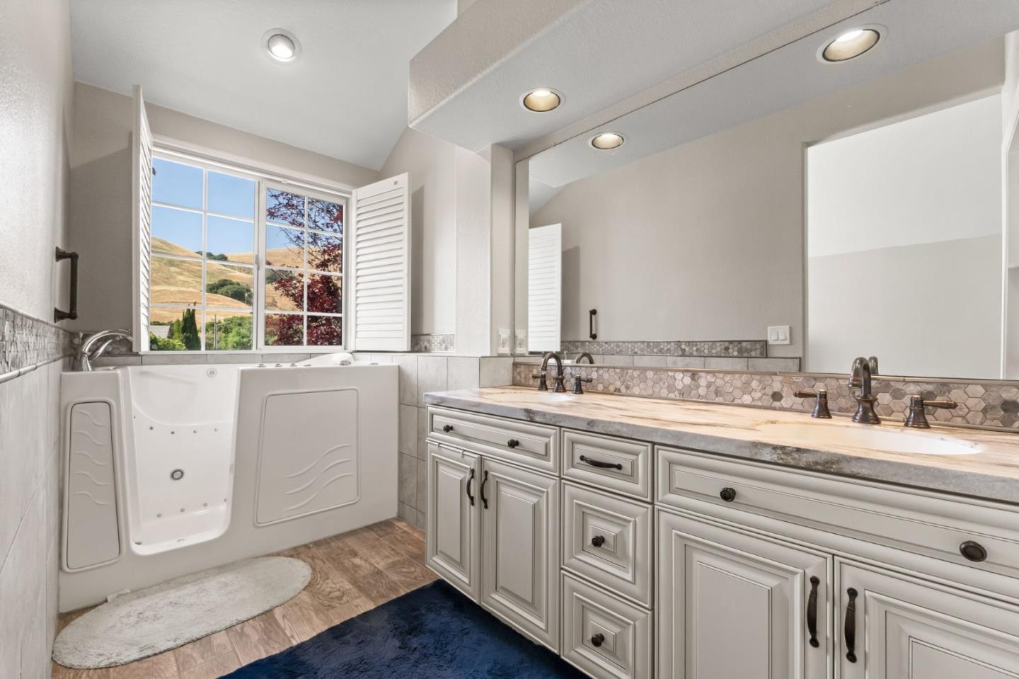38173 Canyon Oaks Court