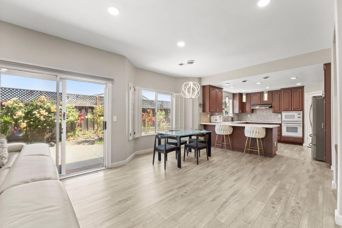 38173 Canyon Oaks Court