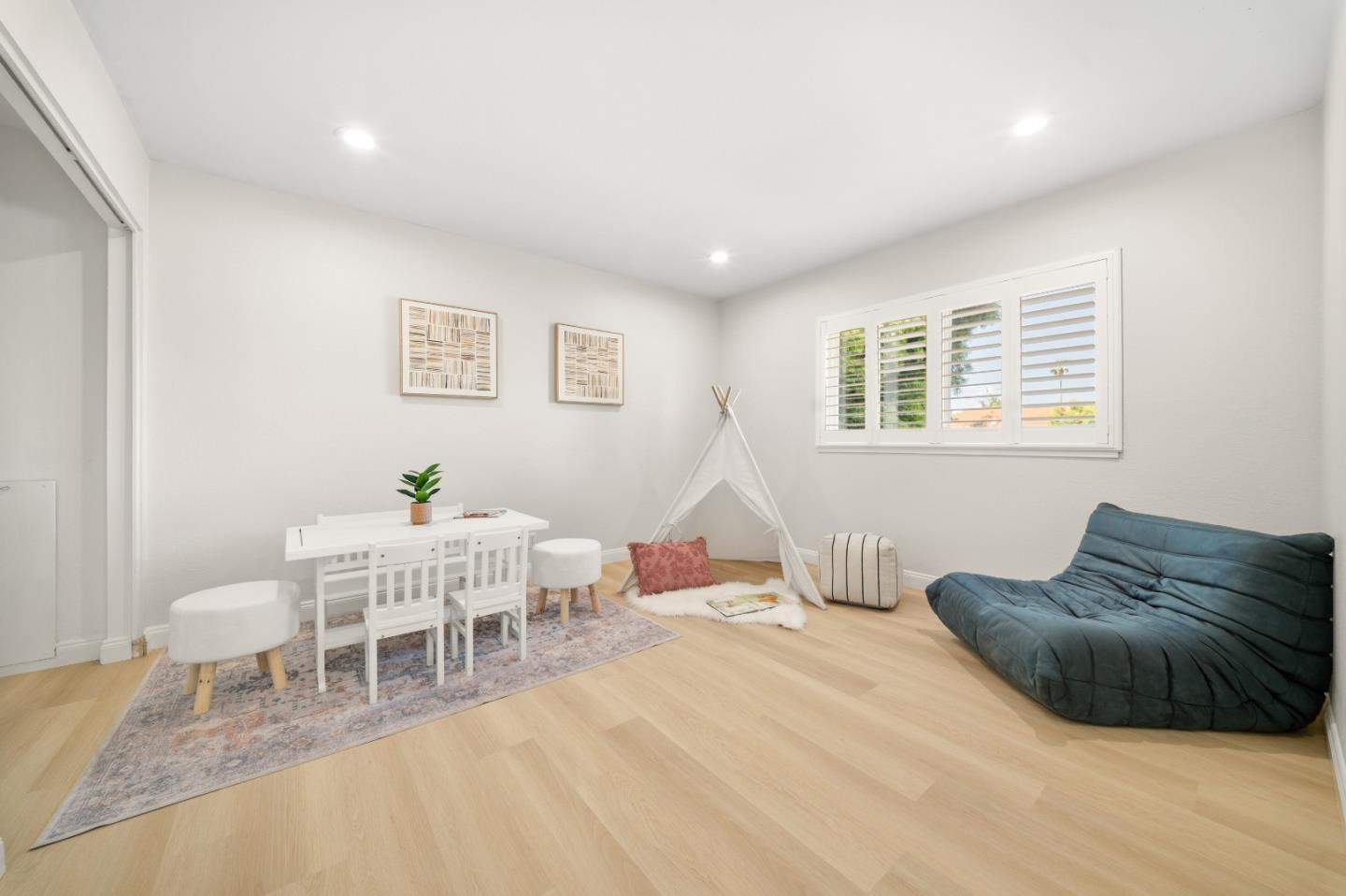 1926 Cape Hilda Place