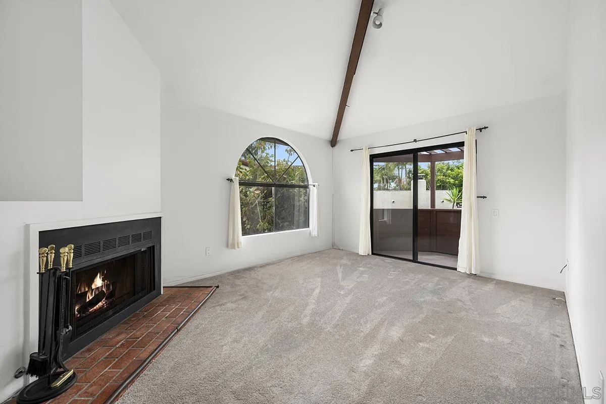 1943 Diamond St