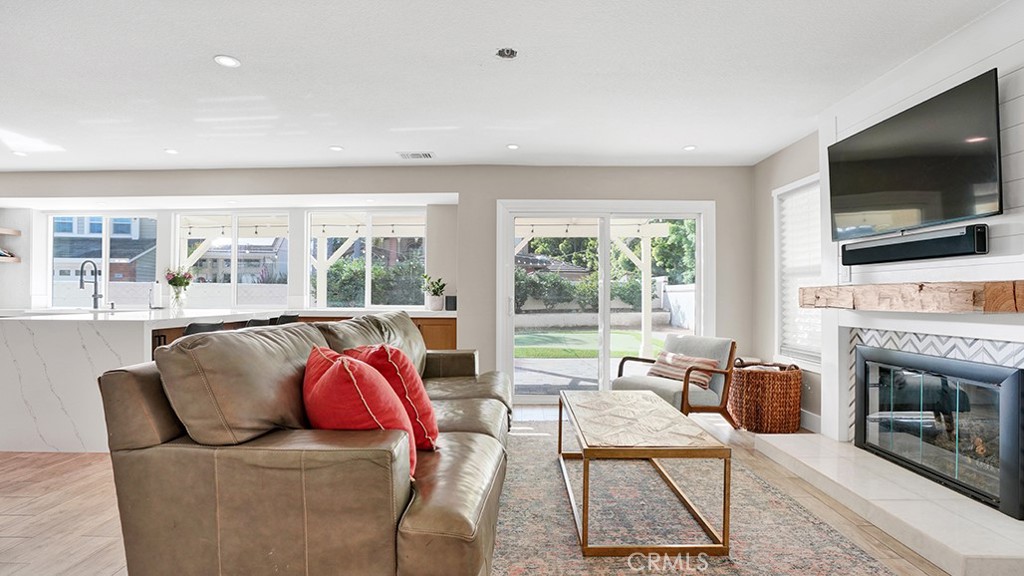 32951 Danapine