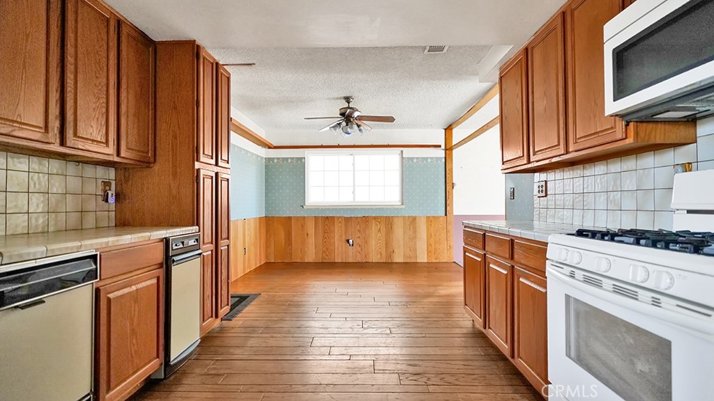 17283 Buttonwood