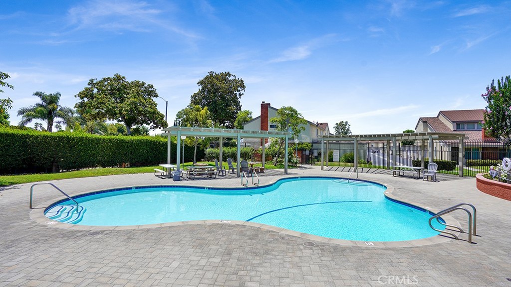 1013 W Orangewood