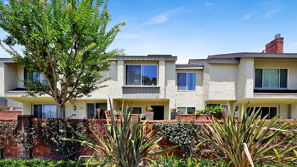 1013 W Orangewood
