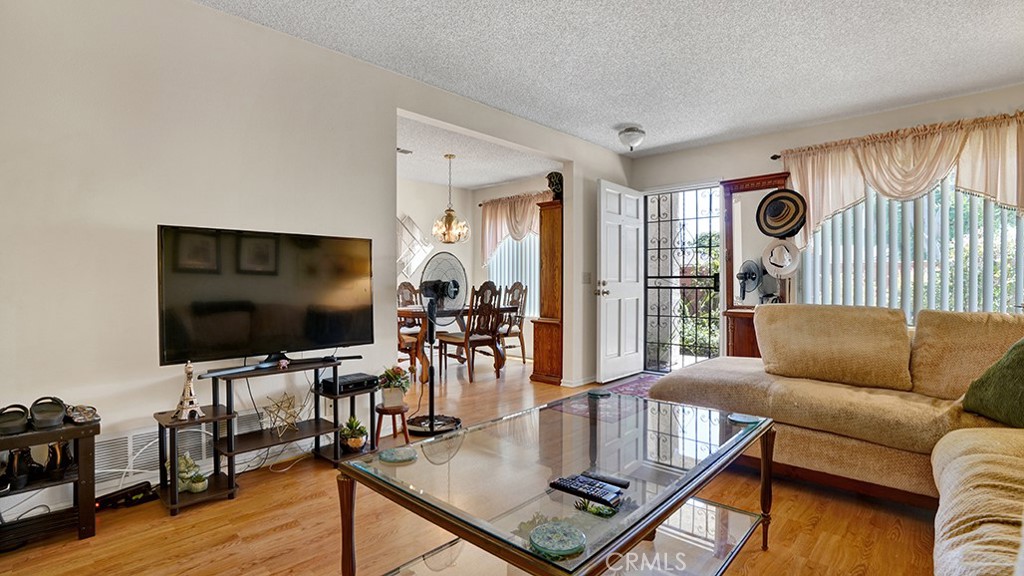 1013 W Orangewood