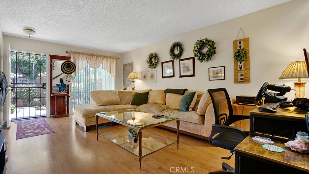 1013 W Orangewood