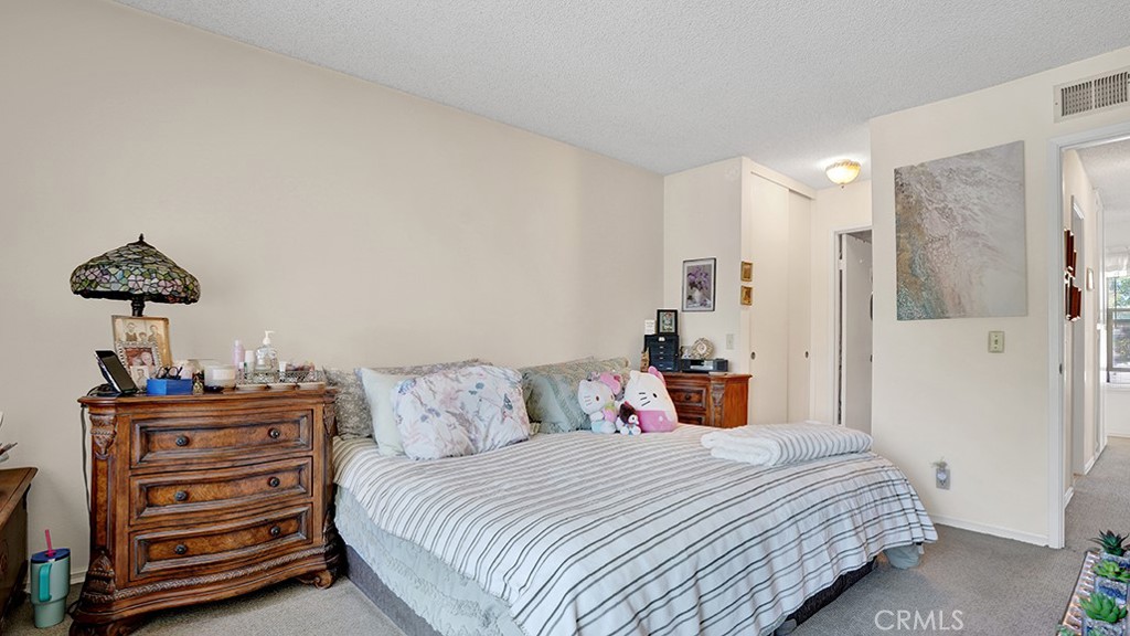 1013 W Orangewood