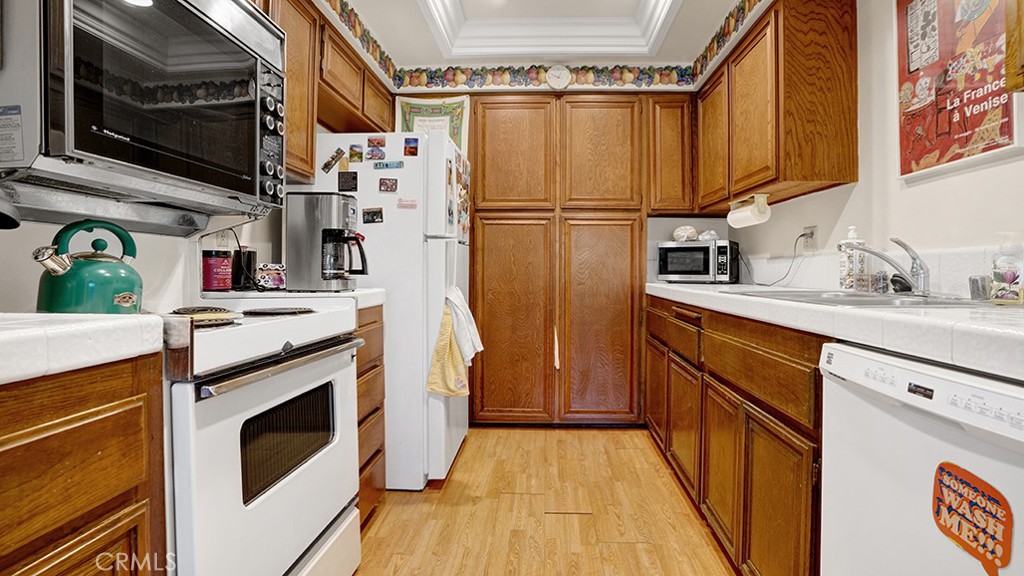 1013 W Orangewood