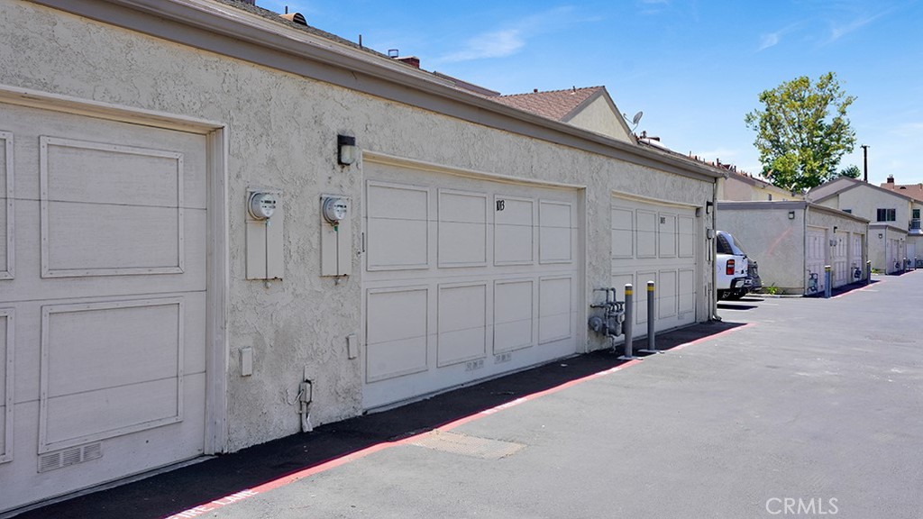 1013 W Orangewood