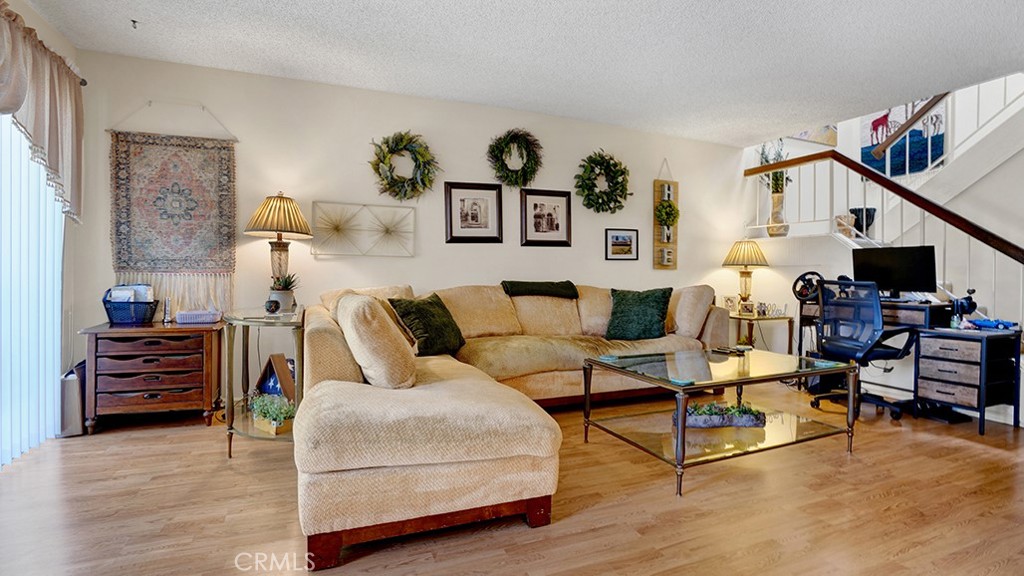 1013 W Orangewood