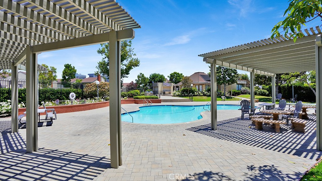 1013 W Orangewood