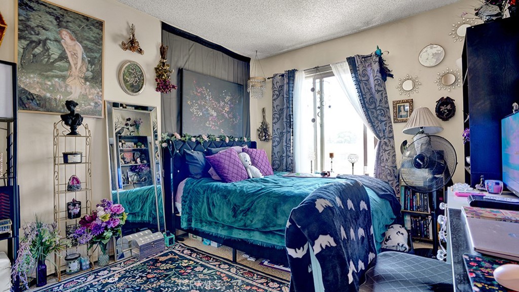 1013 W Orangewood