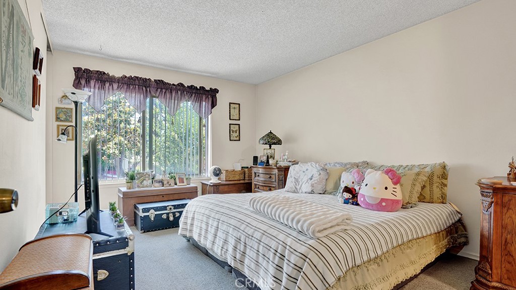 1013 W Orangewood