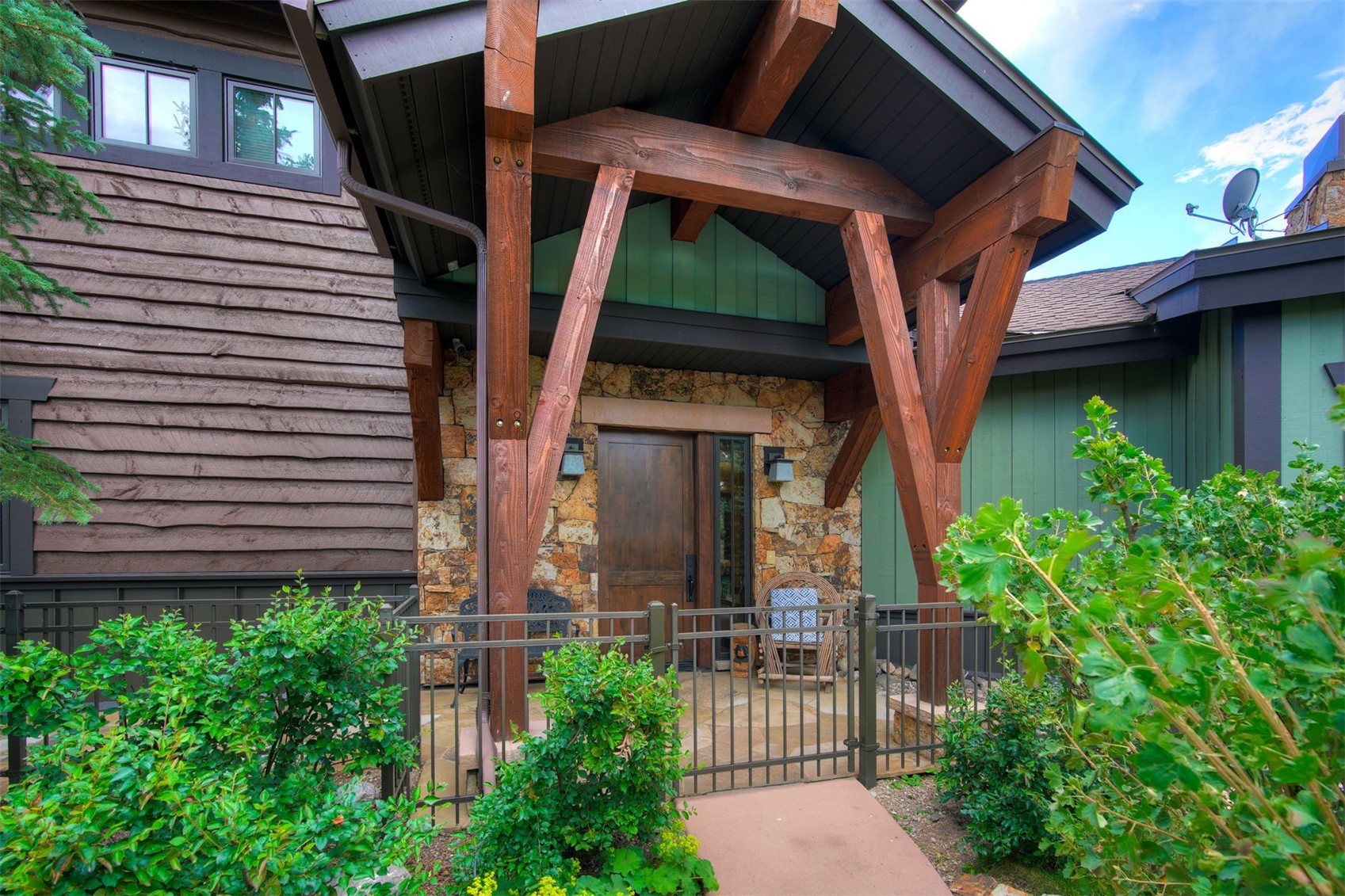 211 Shores LANE