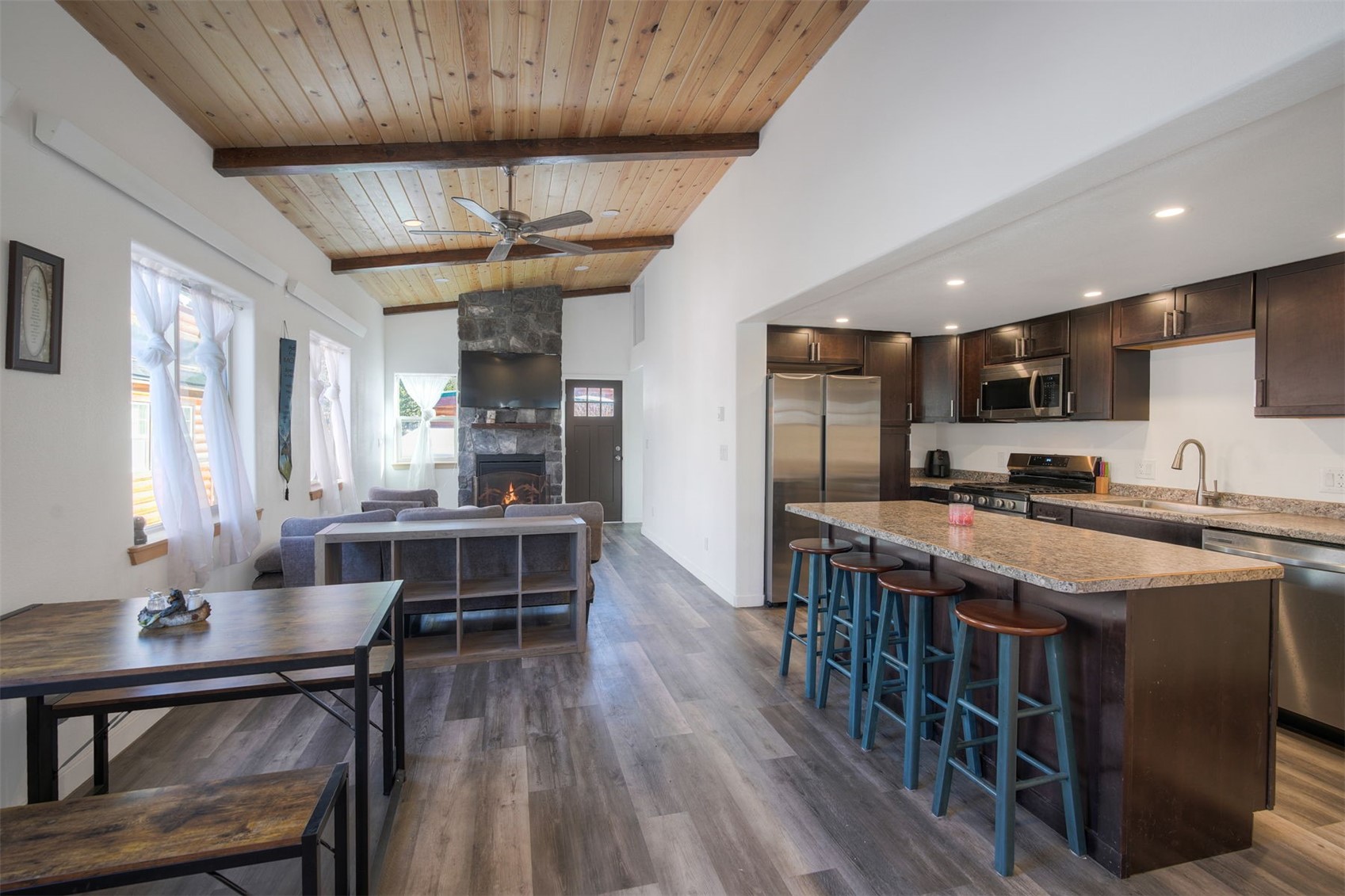 85 Revett DRIVE 26