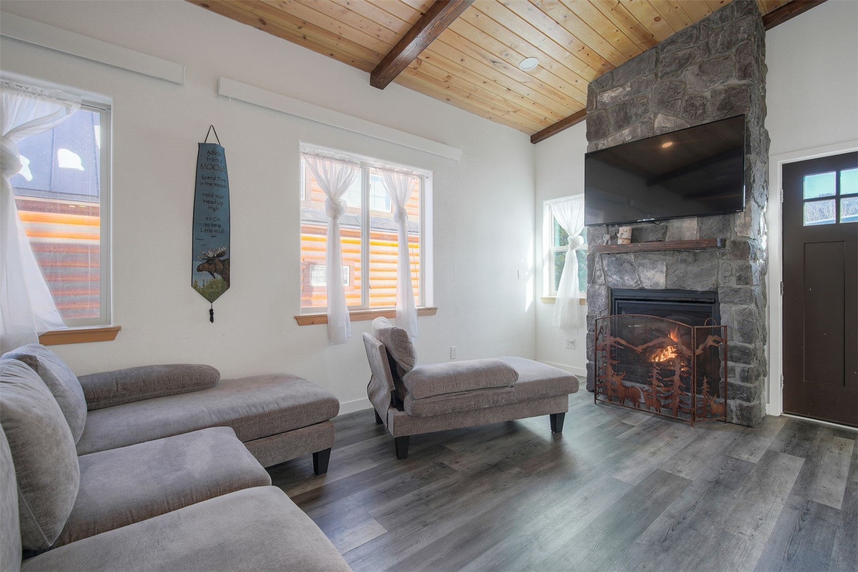 85 Revett DRIVE 26