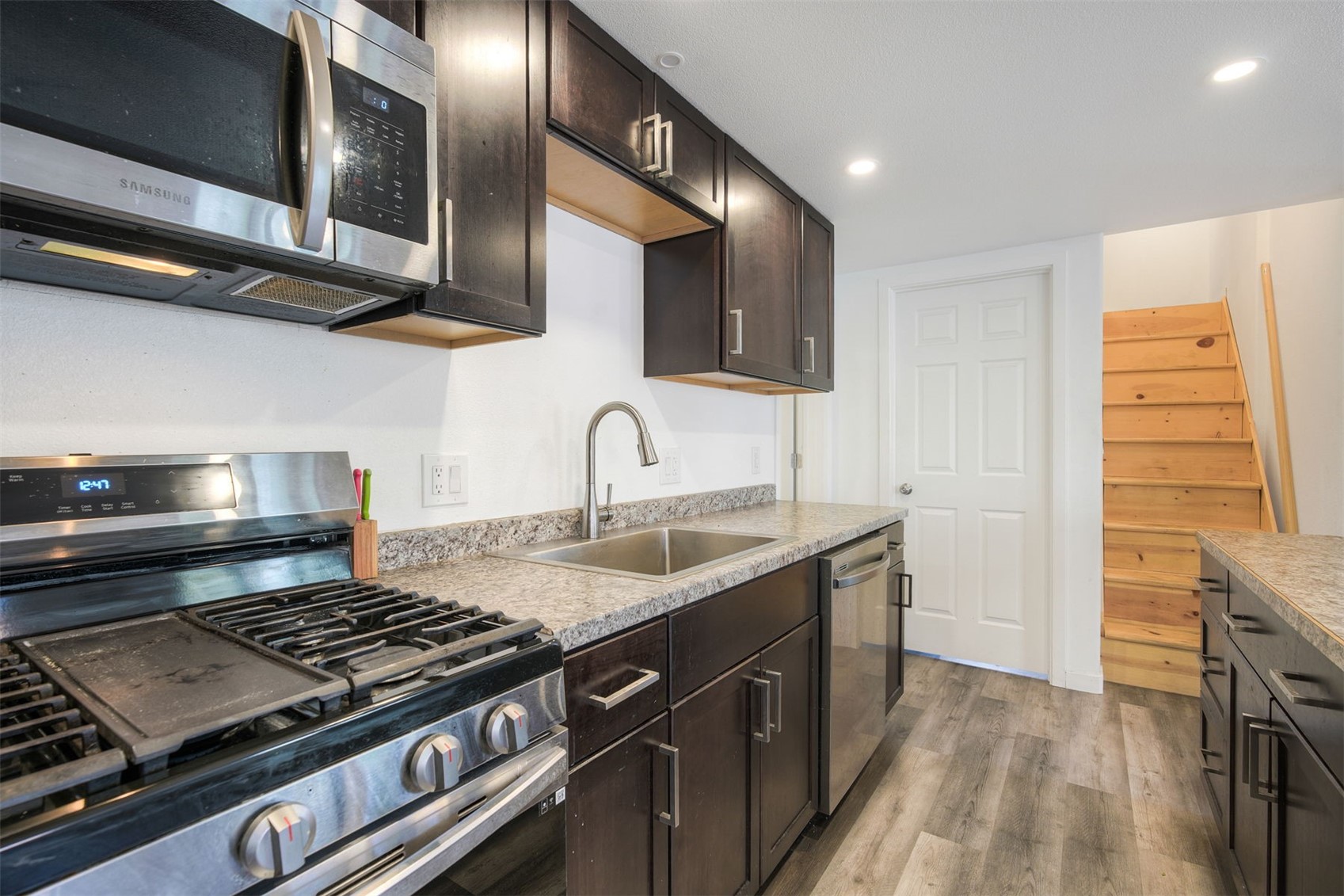 85 Revett DRIVE 26